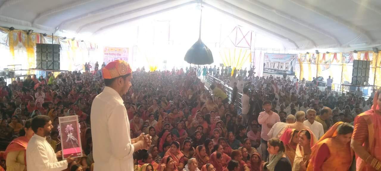 कार्यक्रम में उपस्थित जन समूह कार्यक्रम में उपस्थित जन समूह