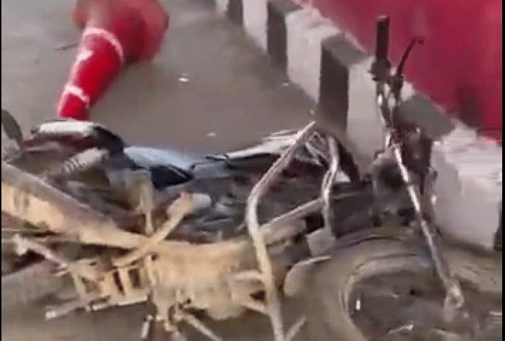 Blok Tol Ujjain-Unhail: Para penjahat mencapai tol mengenakan topeng di wajah, dirusak dengan tongkat Blok Tol Ujjain-unhail: Para Penjahat Mencapai Tol Mengenakan Masker Di Wajah, Dirusak Dengan Tongkat