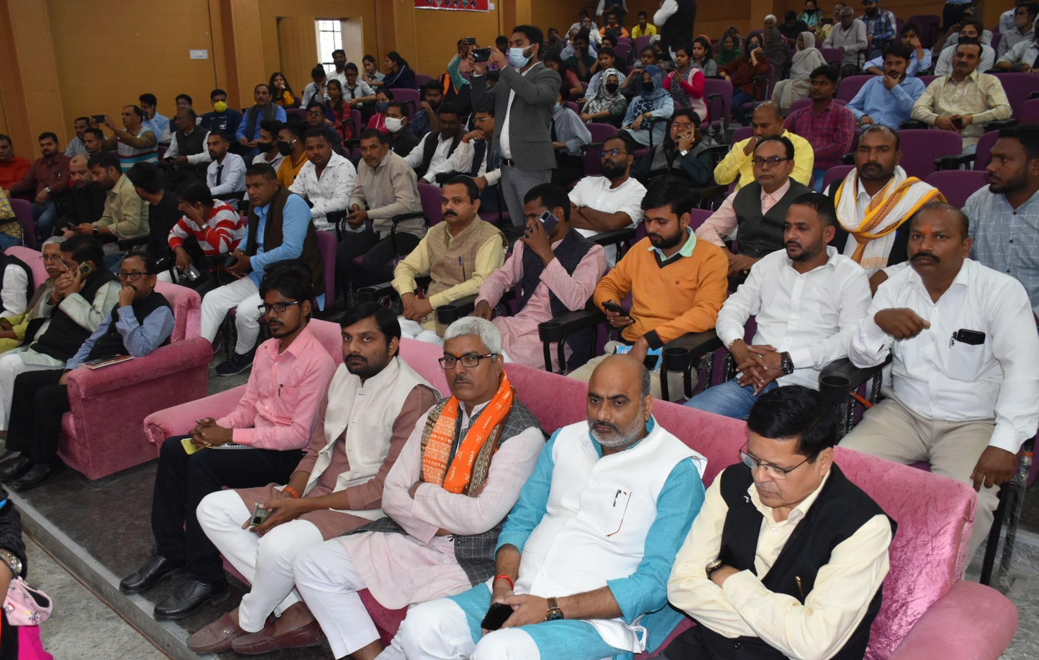 अयोध्या-अवध विवि में अमर उजाला द्वारा आयोजित संवाद कार्यक्रम में उपस्थित लोग अयोध्या-अवध विवि में अमर उजाला द्वारा आयोजित संवाद कार्यक्रम में उपस्थित लोग