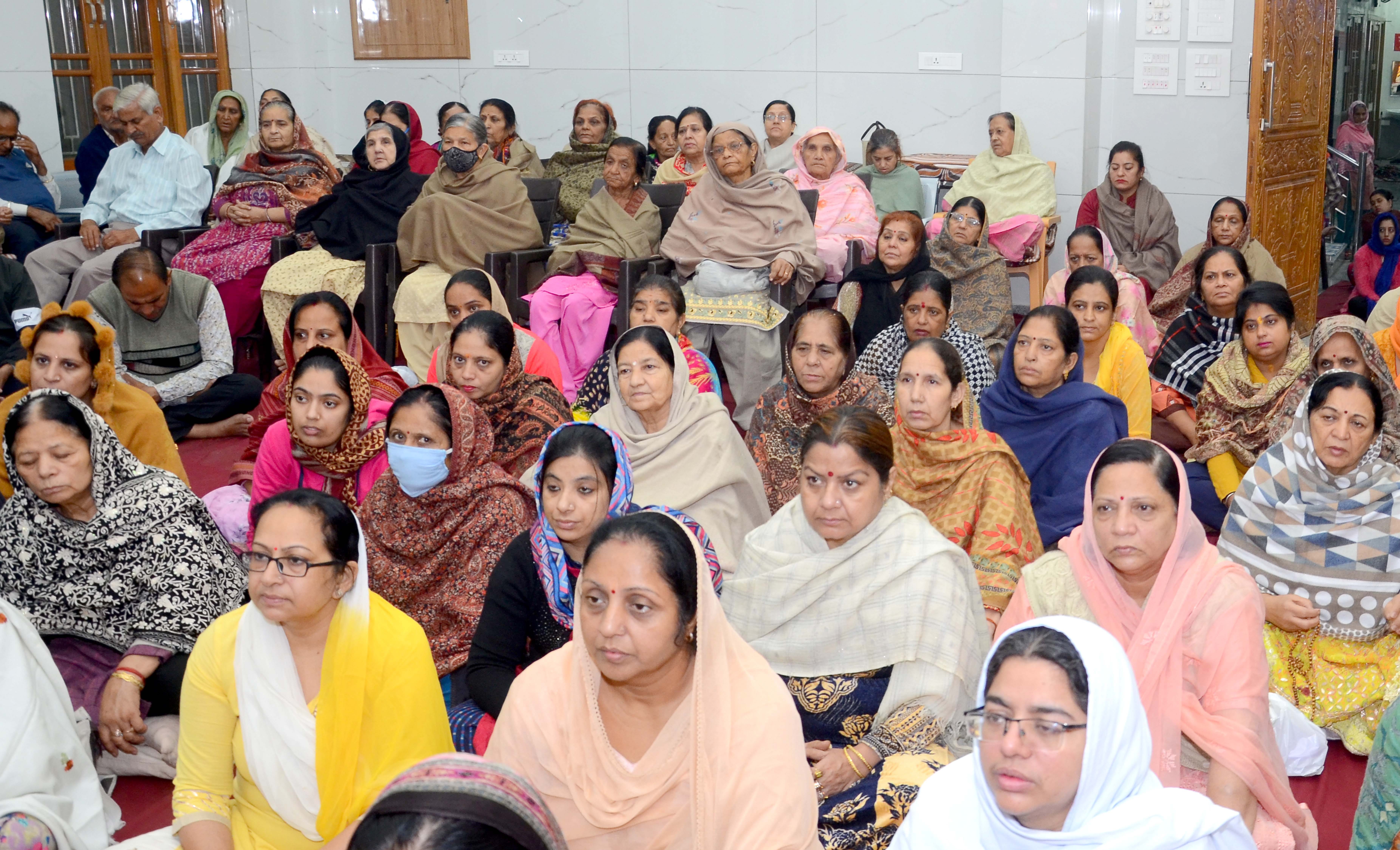 अंबाला सिटी के श्री अनंत प्रेममंदिर में चल रही कार्तिक मास की कथा में मौजूद भक्तजन। अंबाला सिटी के श्री अनंत प्रेममंदिर में चल रही कार्तिक मास की कथा में मौजूद भक्तजन।