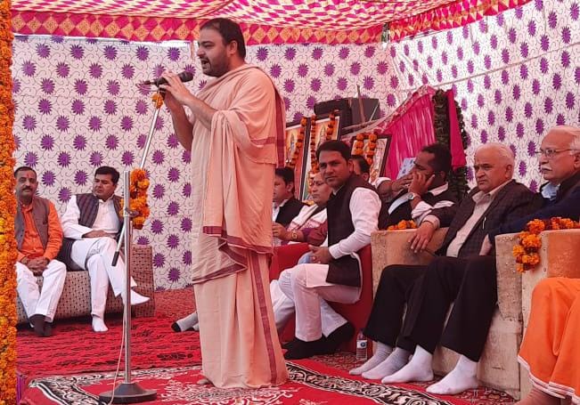 कार्यक्रम को संबोधित करते दीपाशंकर महाराज कार्यक्रम को संबोधित करते दीपाशंकर महाराज
