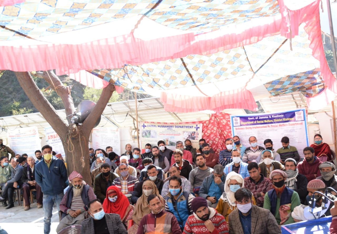 फोटो...द्राबशाला में ब्लॉक दिवस में सुन रहे समस्याएं, जिला उपायुक्त व डीडीसी सदस्य फोटो...द्राबशाला में ब्लॉक दिवस में सुन रहे समस्याएं, जिला उपायुक्त व डीडीसी सदस्य
