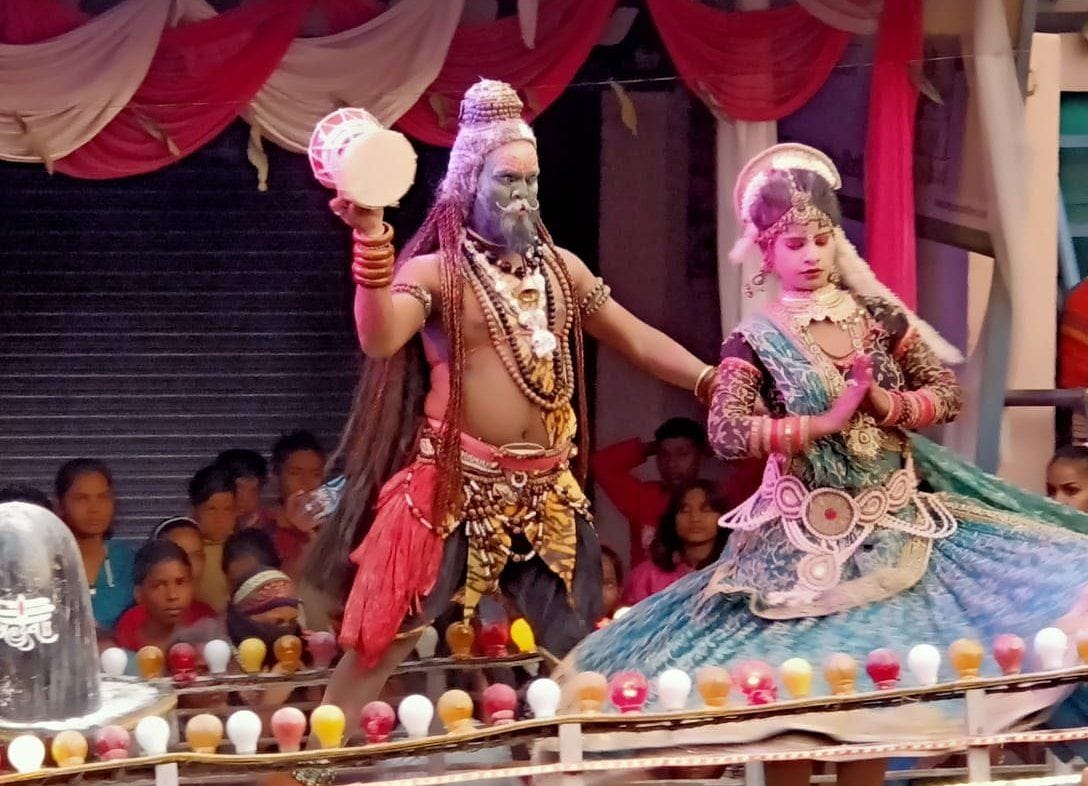 पट्टी के एतिहासिक भरत मिलाप मेले में निकली कलात्मक झांकी। संवाद पट्टी के एतिहासिक भरत मिलाप मेले में निकली कलात्मक झांकी। संवाद