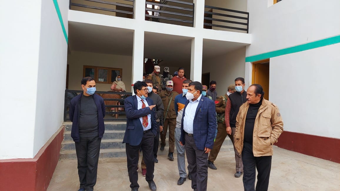 फोटो...शिक्षा विभाग के प्रधान सचिव ने जिला किश्तवाड़ का दौरा किया और विकास कार्यों की समीक्षा की। फोटो...शिक्षा विभाग के प्रधान सचिव ने जिला किश्तवाड़ का दौरा किया और विकास कार्यों की समीक्षा की।