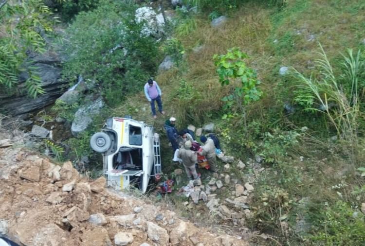 उत्तराखंड में दर्दनाक हादसा: पिथौरागढ़ में खाई में गिरा यात्री वाहन, तीन महिलाओं की मौत, कई घायल