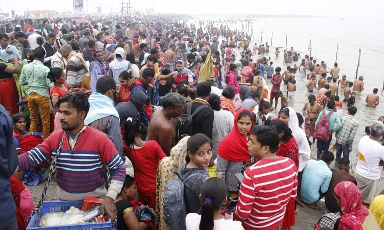 Budaya – Banjir iman berkumpul di Kakoda Ganga Ghat di Kartik Purnima