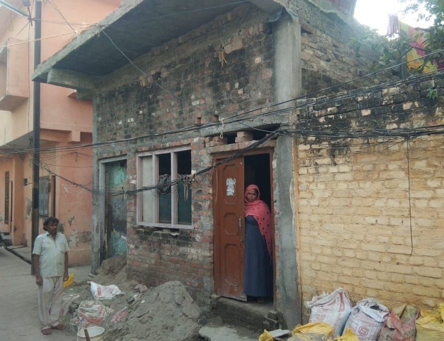 नजीबाबाद में प्रधानमंत्री आवास योजना के अंतर्गत निर्मित हो रहा मकान। नजीबाबाद में प्रधानमंत्री आवास योजना के अंतर्गत निर्मित हो रहा मकान।
