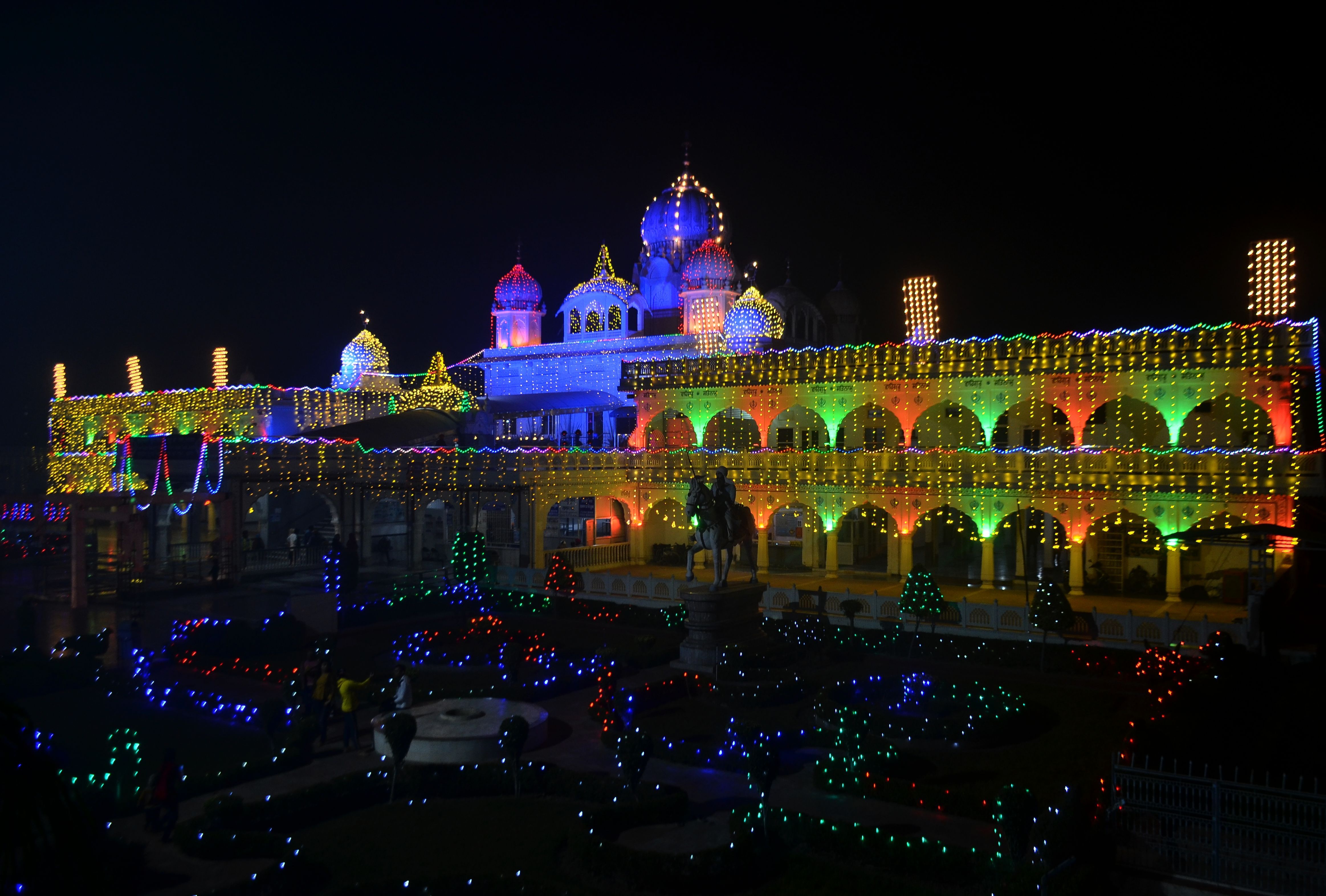 Go Strong To Such A Guru, You Are Free... - ऐसे गुरु को बल-बल जाइए, आप मुकत मोहे तारे - Agra News