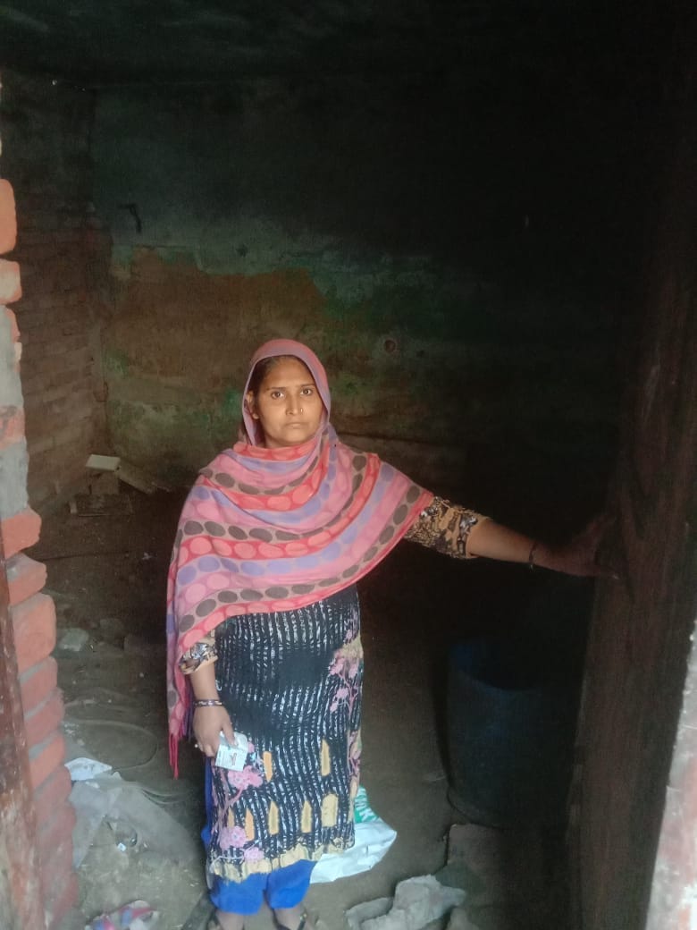 शहर के लद्दावाला में अंजुम का मकान