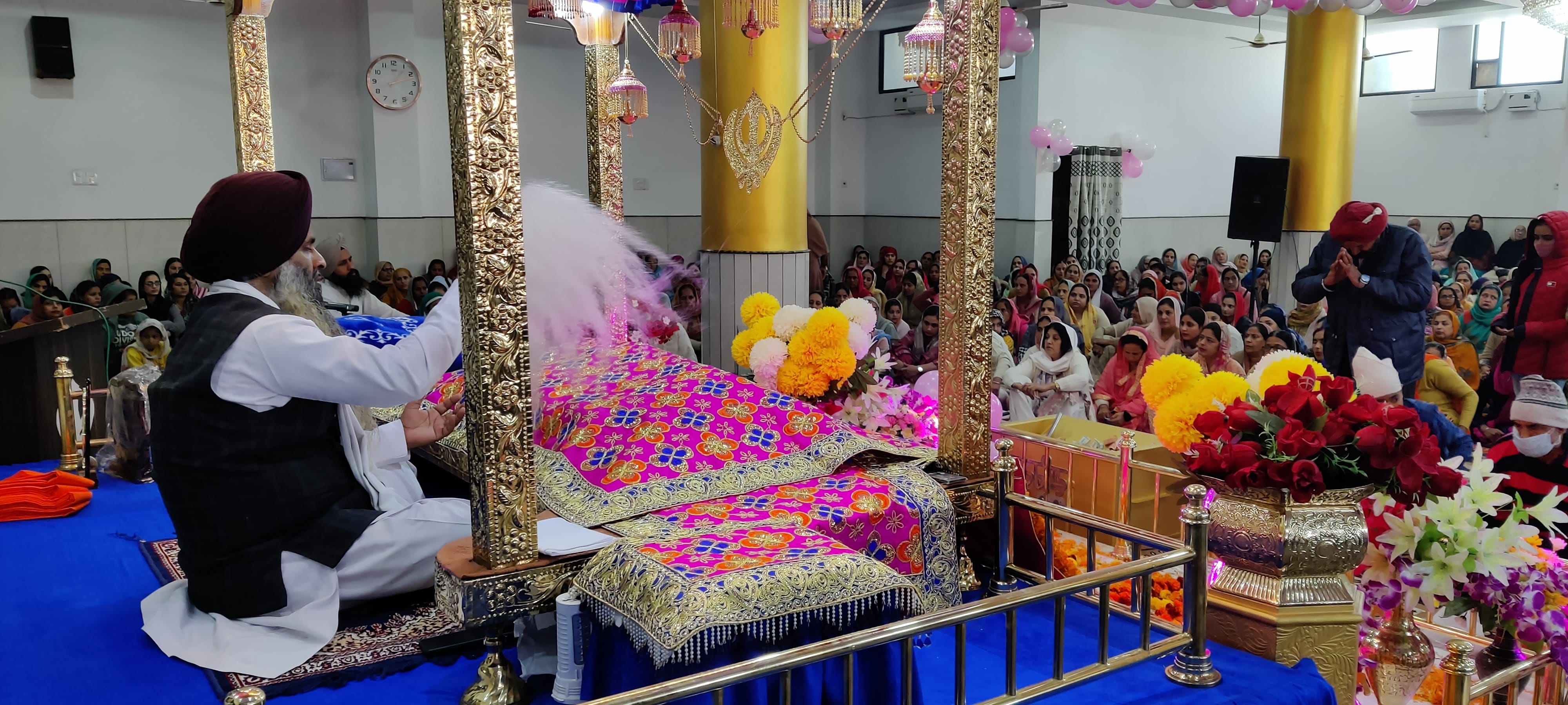 उधमपुर में गुरुनानक देव जी के प्रकाशोत्सव पर गुरुद्वारा में आयोजित कार्यक्रम व मौजूद संगत