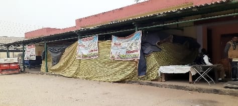 राजापुर मंडी में धान क्रय केंद्र पर पसरा सन्नाटा। राजापुर मंडी में धान क्रय केंद्र पर पसरा सन्नाटा।