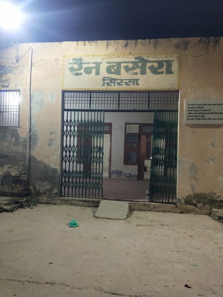 रैन बसेरा का खुला गेट। रैन बसेरा का खुला गेट।