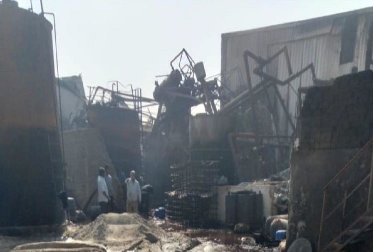 Ghaziabad Dhaulana Hapur Kebakaran Di Pabrik Kimia Karena Hubungan Pendek Juga Kerugian Besar Di Perusahaan Terdekat