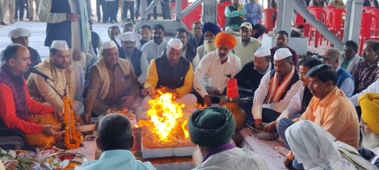 फोटो बाजपुर चीनी मिल पेराई सत्र पर पूजन करते शिक्षा मंत्री पांडेय, प्रवक्ता राजेश, मिल महाप्रबंध? फोटो बाजपुर चीनी मिल पेराई सत्र पर पूजन करते शिक्षा मंत्री पांडेय, प्रवक्ता राजेश, मिल महाप्रबंध?