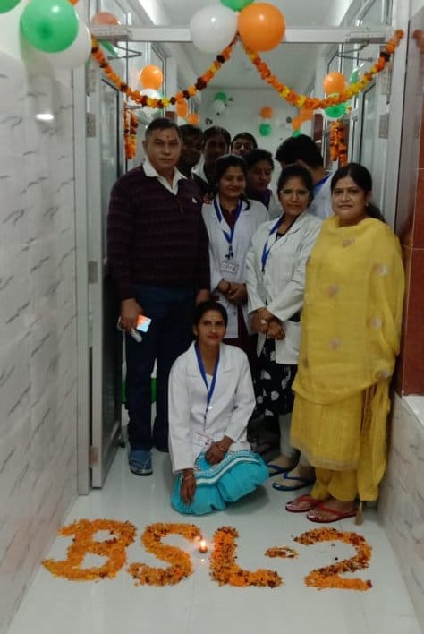 मुजफ्फरनगर में नव स्थापित बीएसएल -2 लैब का  लोकार्पण करते सीएमओ ।