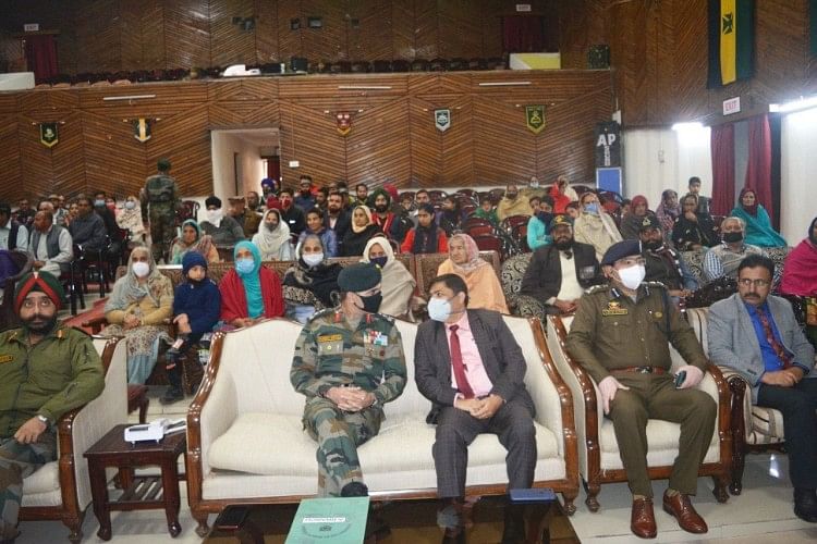 Hari Tautan Poonch ke-73 dirayakan dengan kemegahan, Tentara dan orang-orang memberikan penghormatan kepada para martir tahun 1947.48, Program Ranga Rang juga dilakukan Budaya – Hari Tautan Poonch ke-73 dirayakan dengan kemegahan, Tentara dan orang-orang memberikan penghormatan kepada para martir tahun 1947.48, Program Ranga Rang juga dilakukan