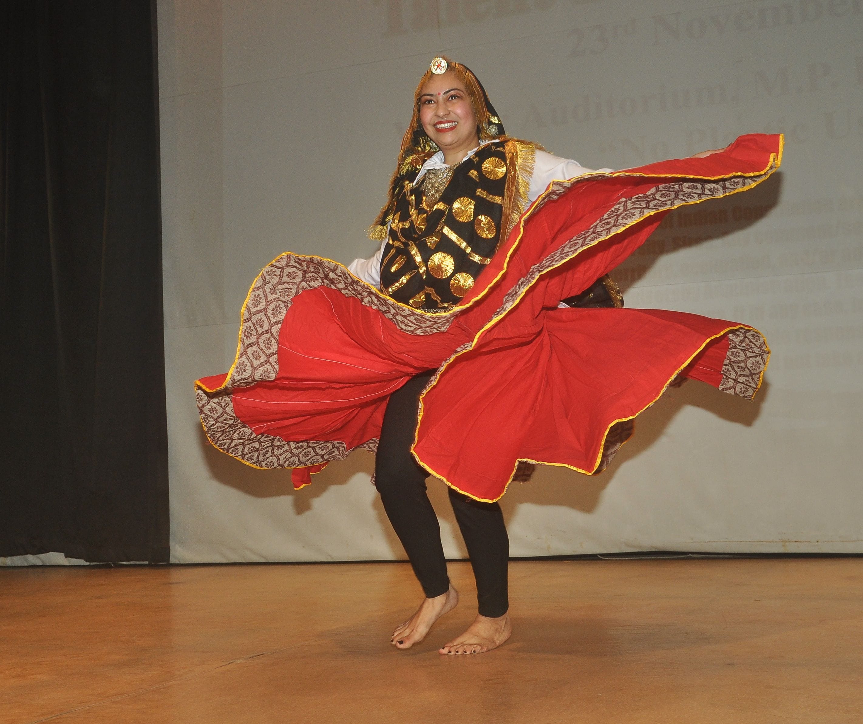 हरियाणवी गाने पर प्रस्तुती देती छात्रा। हरियाणवी गाने पर प्रस्तुती देती छात्रा।
