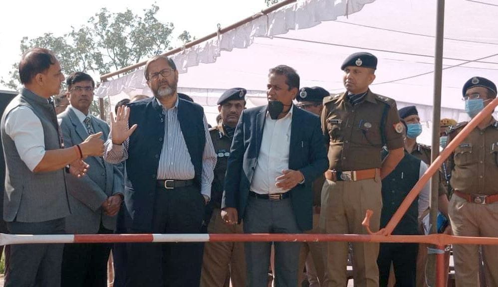 अयोध्या-रामजन्म भूमि परिसर का निरीक्षण करते पुलिस महानिदेशक मुकुल गोयल,आईबी के निदेशक अरविंद कु अयोध्या-रामजन्म भूमि परिसर का निरीक्षण करते पुलिस महानिदेशक मुकुल गोयल,आईबी के निदेशक अरविंद कु
