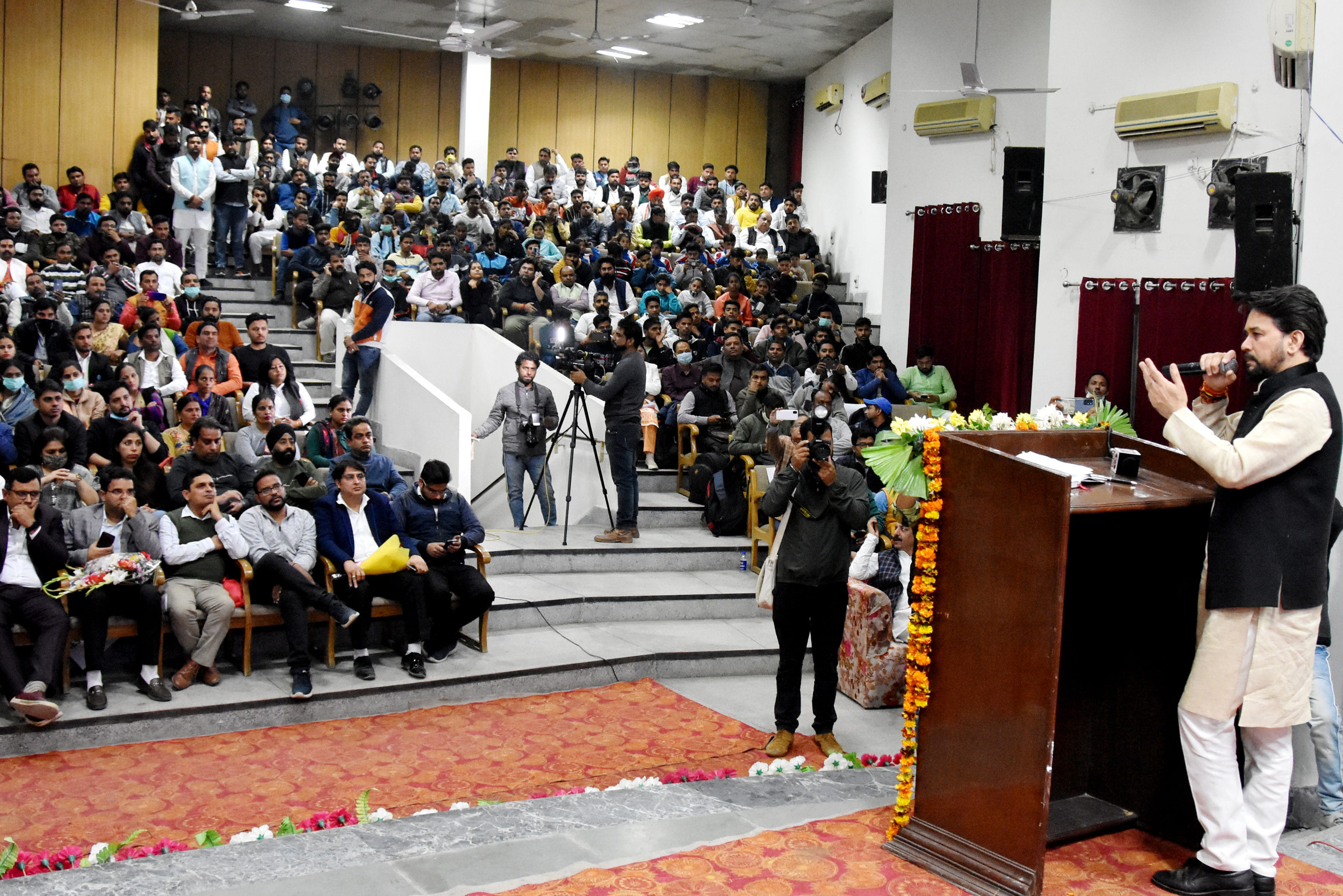 आईपीटी सभागार में भाजयुमो द्वारा आयोजित युवोत्थान कार्यक्रम को संबोधित करते केंद्रीय सूचना प्? आईपीटी सभागार में भाजयुमो द्वारा आयोजित युवोत्थान कार्यक्रम को संबोधित करते केंद्रीय सूचना प्?