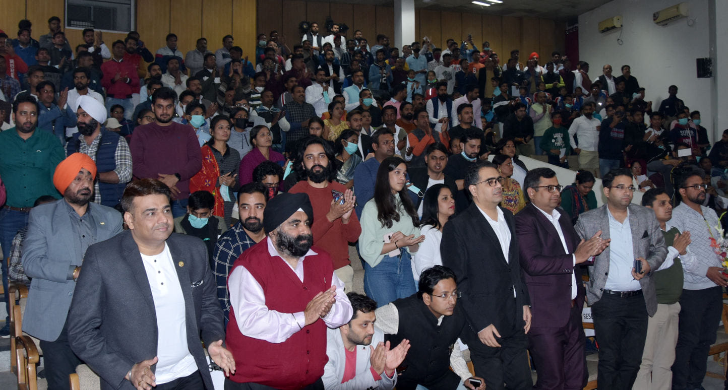 आईपीटी सभागार में भाजयुमो द्वारा आयोजित युवोत्थान कार्यक्रम में केंद्रीय सूचना प्रसारण एवं खे? आईपीटी सभागार में भाजयुमो द्वारा आयोजित युवोत्थान कार्यक्रम में केंद्रीय सूचना प्रसारण एवं खे?