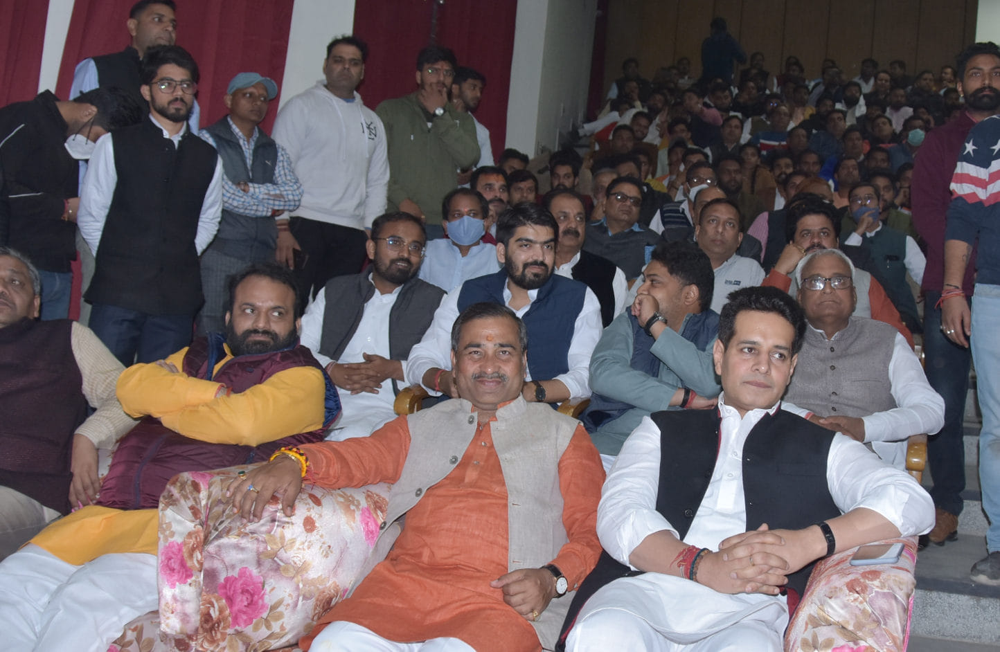 आईपीटी सभागार में भाजयुमो द्वारा आयोजित युवोत्थान कार्यक्रम में मौजूद विधायक व पूर्व सांसद आईपीटी सभागार में भाजयुमो द्वारा आयोजित युवोत्थान कार्यक्रम में मौजूद विधायक व पूर्व सांसद