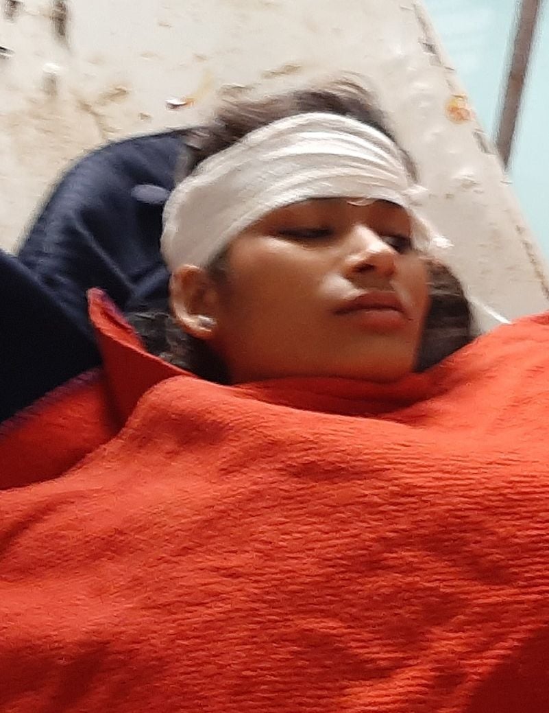 सीएचसी में भर्ती मृतक रोहित की बहन सविता। संवाद