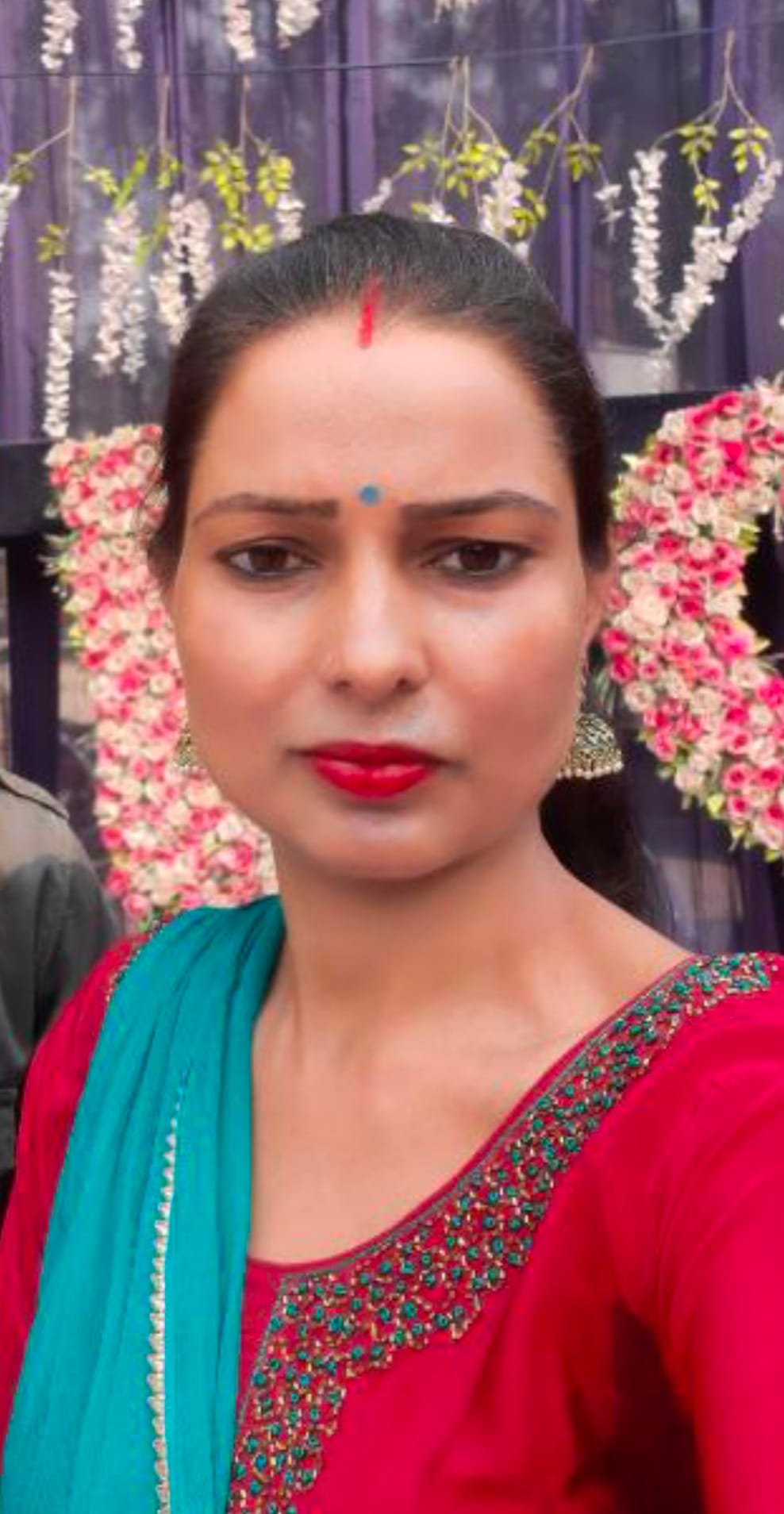 गृहिणी मीनू।