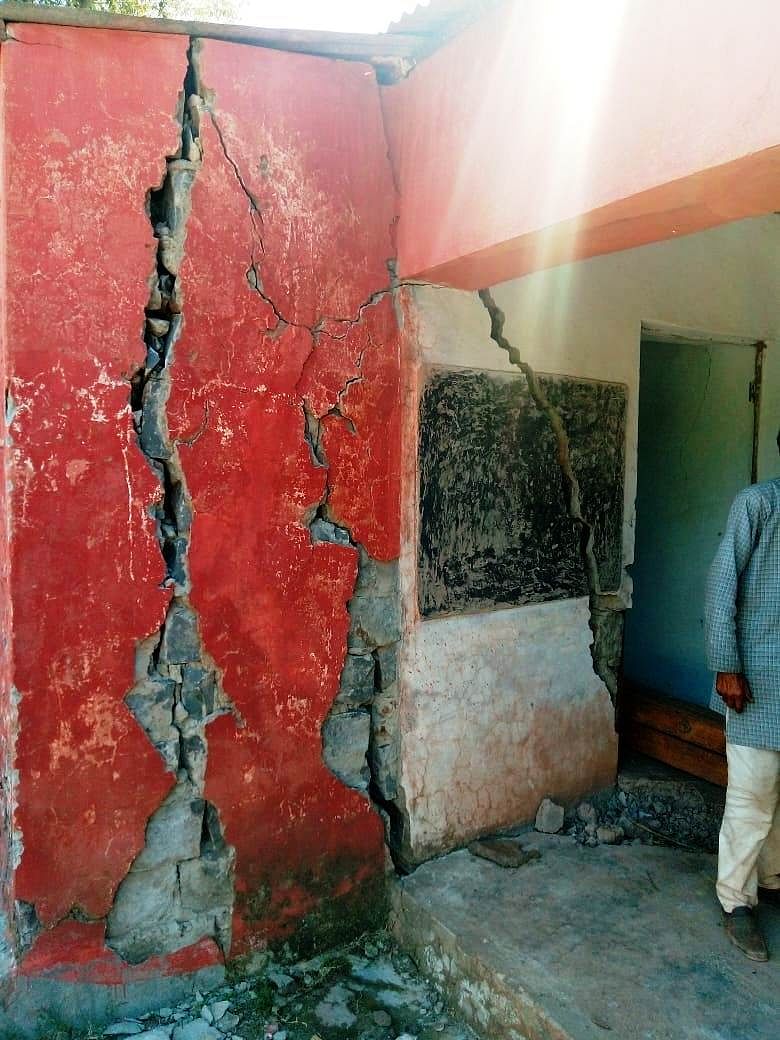 Gedung SD Chapad Bawah, yang rusak bertahun-tahun di Zona Pendidikan Panchairi Gedung SD Chapad Bawah, yang rusak bertahun-tahun di Zona Pendidikan Panchairi