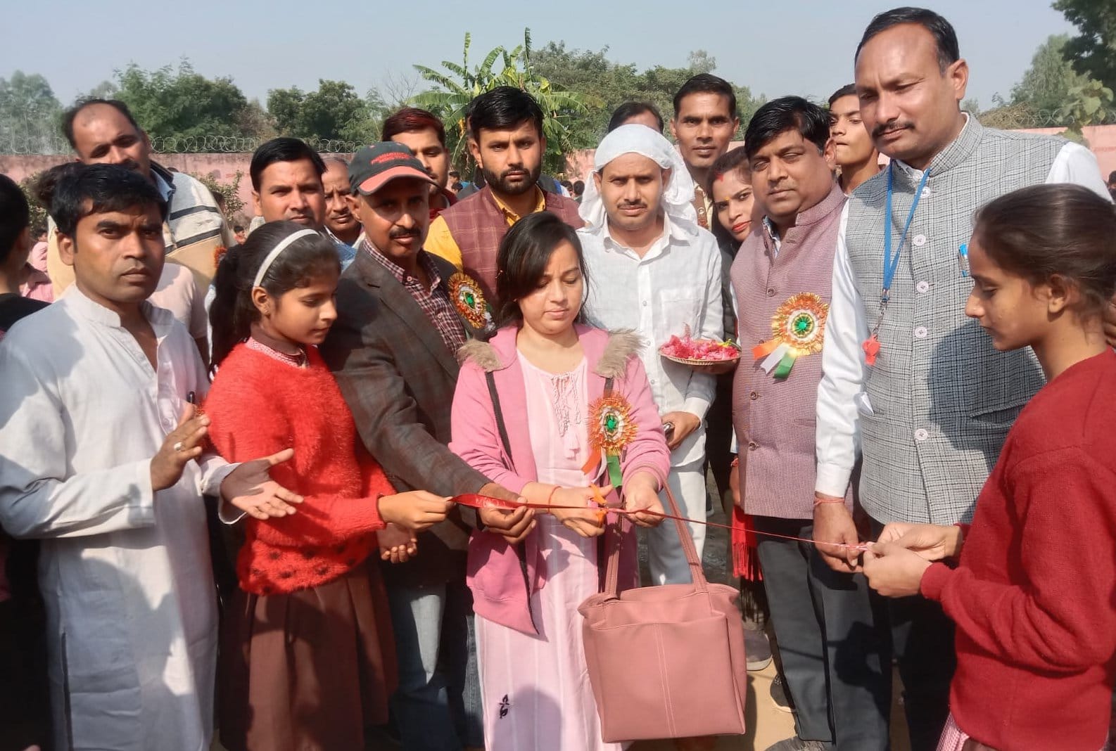थानाभवन ख़यावड़ी गांव के प्राथमिक विद्यालय में प्रतियोगिता का शुभारंभ करते अतिथि थानाभवन ख़यावड़ी गांव के प्राथमिक विद्यालय में प्रतियोगिता का शुभारंभ करते अतिथि