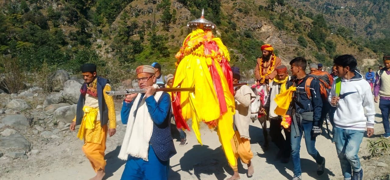 Festival ponsel Kedar Lord Madmaheshwar Kedua Vigraha Doli mencapai desa Giria untuk menginap malam? Festival ponsel Kedar Lord Madmaheshwar Kedua Vigraha Doli mencapai desa Giria untuk menginap malam?