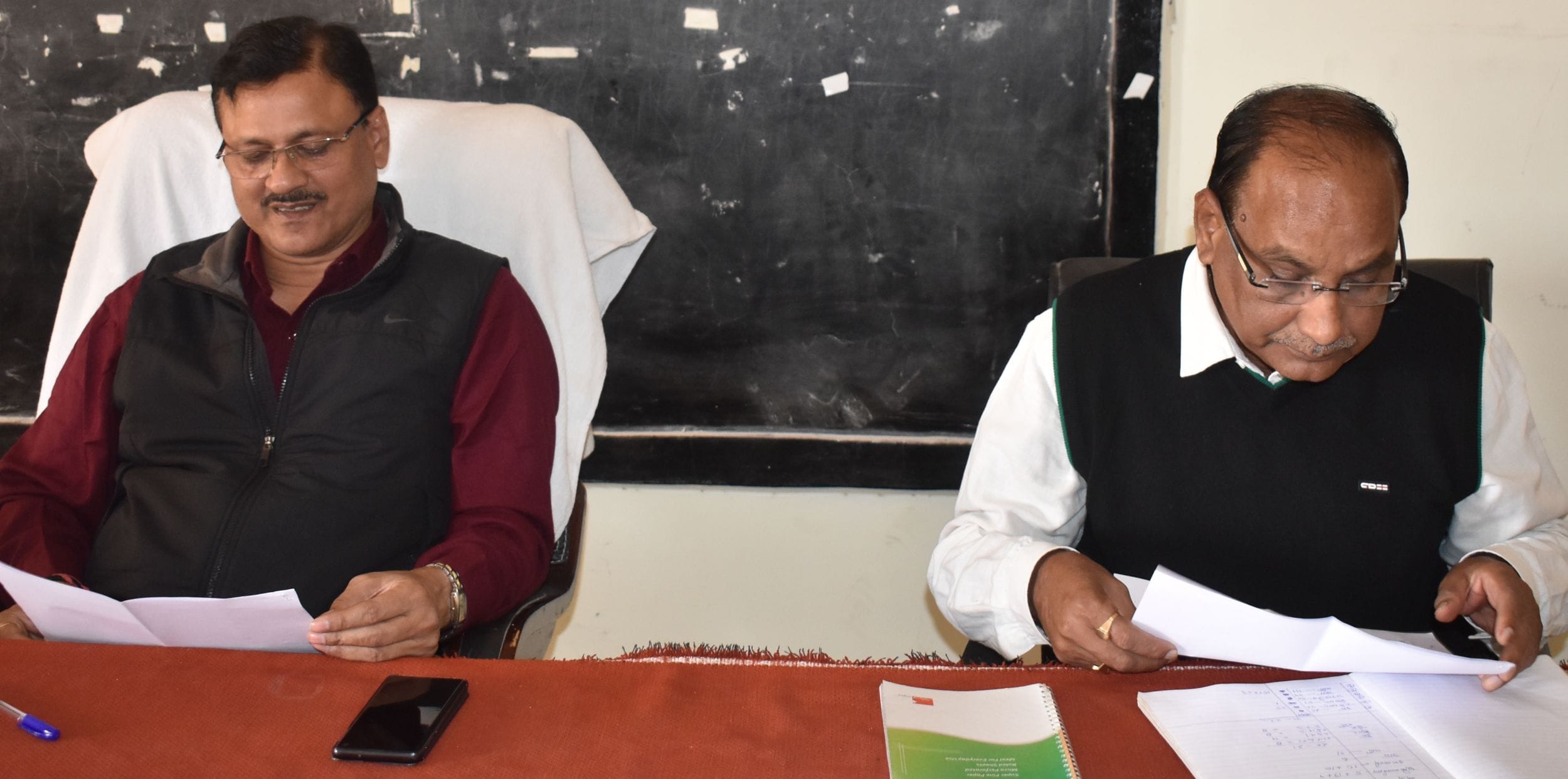 कृषि भवन सभागार में कर्मचारियों को प्रशिक्षण देते उप कृषि निदेशक राममिलन सिंह परिहार। संवाद कृषि भवन सभागार में कर्मचारियों को प्रशिक्षण देते उप कृषि निदेशक राममिलन सिंह परिहार। संवाद
