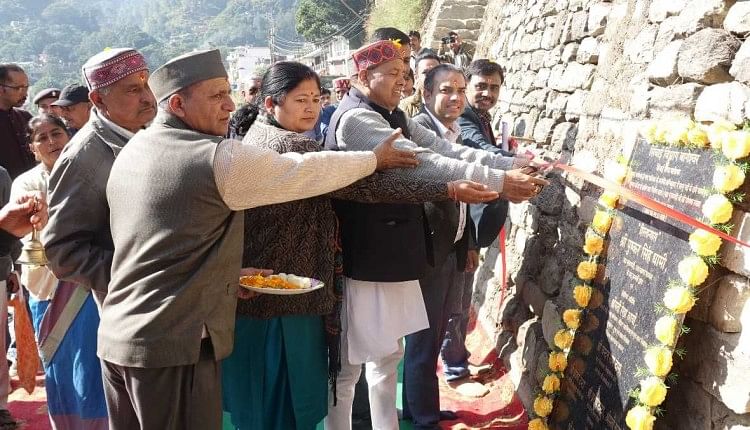 Pekerjaan konstruksi Ghat dimulai di Agnikund di tepi sungai Saryu dengan biaya 99,33 lakhs Ghat Baru Di Bank Saryu – Pekerjaan pembangunan Ghat dimulai dengan biaya 99,33 lakh di tepi sungai Saryu di Agnikund.