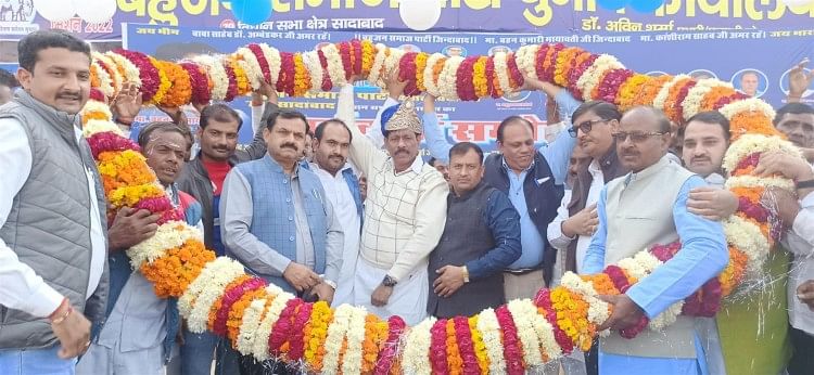 Hathras: 'Pemerintah BJP bertekad menghancurkan negara dengan menjualnya kepada kapitalis' Hathras: ‘Pemerintah bjp Bertekad Merusak Negara Dengan Menjualnya Kepada Kapitalis’