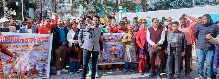 Tehri Dam yang terkena dampak mengeluarkan demonstrasi kemarahan Tehri Dam yang Terkena Dampak Menggelar Demonstrasi Kemarahan