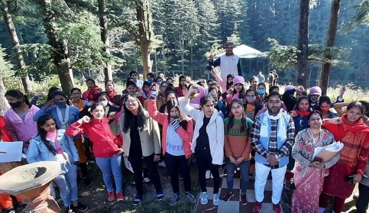Gadis-gadis yang kehilangan Gauradevi Kanyadhan Yojana tampil Permintaan Kanyadhan Di Lohaghat