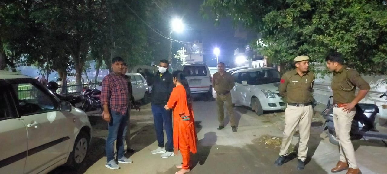 घटनास्थल पर जांच के लिए पहुंची शहर थाना पुलिस। घटनास्थल पर जांच के लिए पहुंची शहर थाना पुलिस।