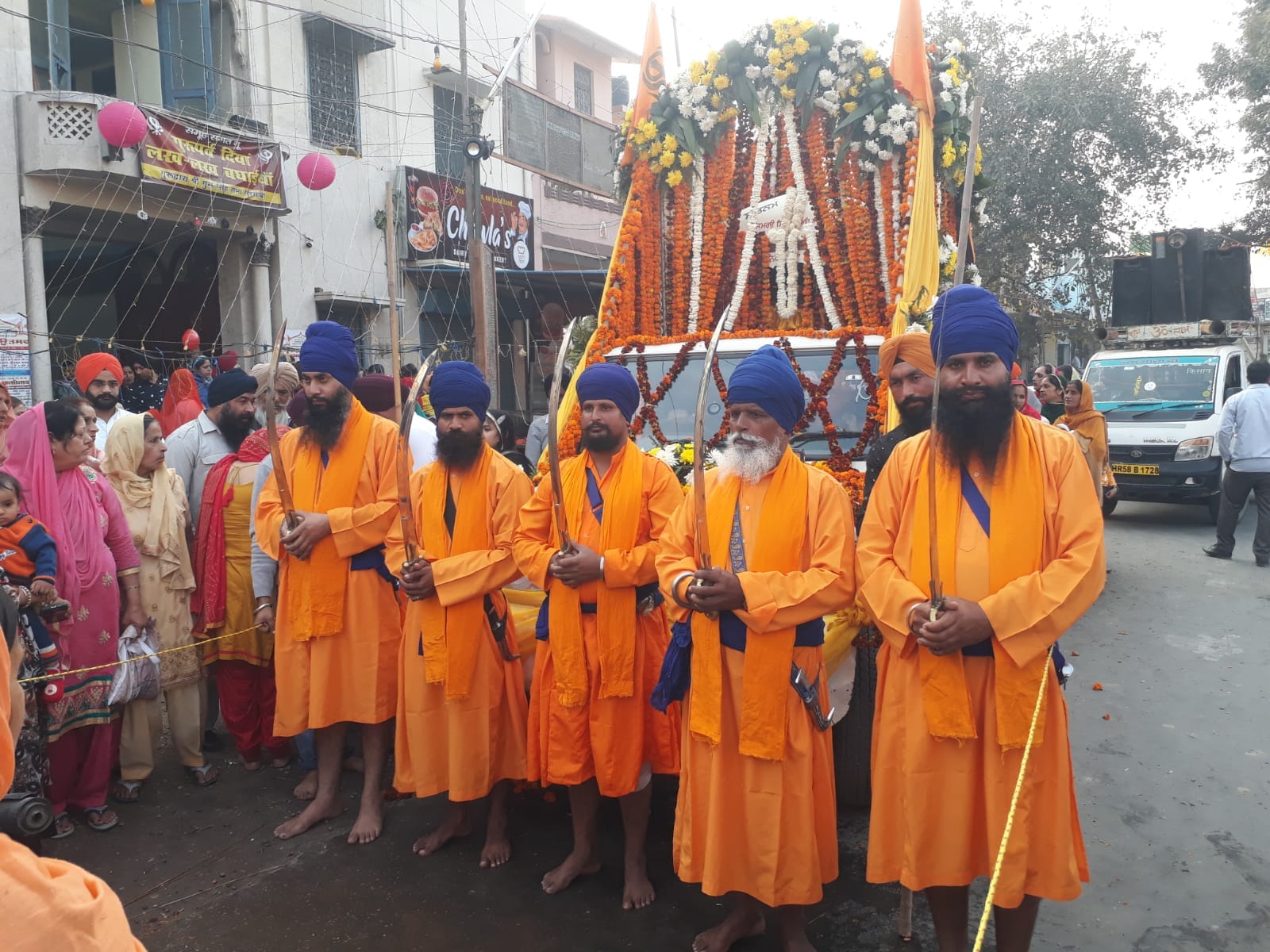 नगर कीर्तन में शामिल पंज प्यारे नगर कीर्तन में शामिल पंज प्यारे