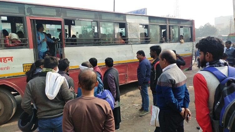 Suite à une plainte, le bras a mis des passagers d’Aligarh dans des bus