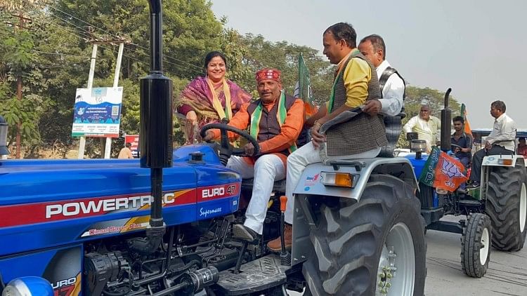 Bjp Kisan Morcha a sorti un rallye de tracteurs et a compté les travaux du gouvernement