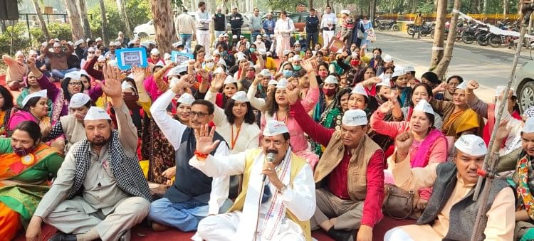 Guru, karyawan berdemonstrasi untuk pemulihan pensiun lama Ghaziabad News – Guru, karyawan memprotes pemulihan pensiun lama