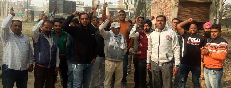 Electricity workers demonstrated for demands