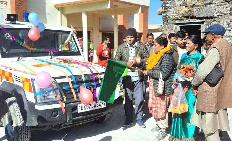 Hans Foundation memberikan ambulans ke CHC Chalusain Hans Foundation Berikan Ambulans Untuk Chc Chalusain