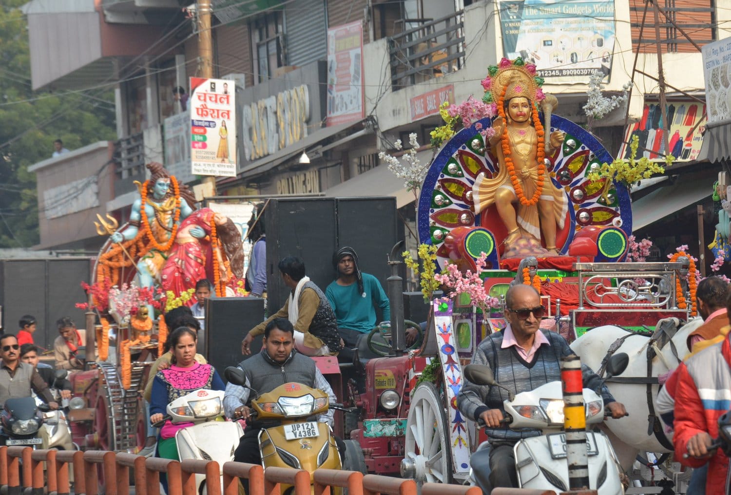 मुजफ्फरनगर में भैरव अष्टमी पर निकाली गई शोभायात्रा में शामिल सुदंर झांकी।