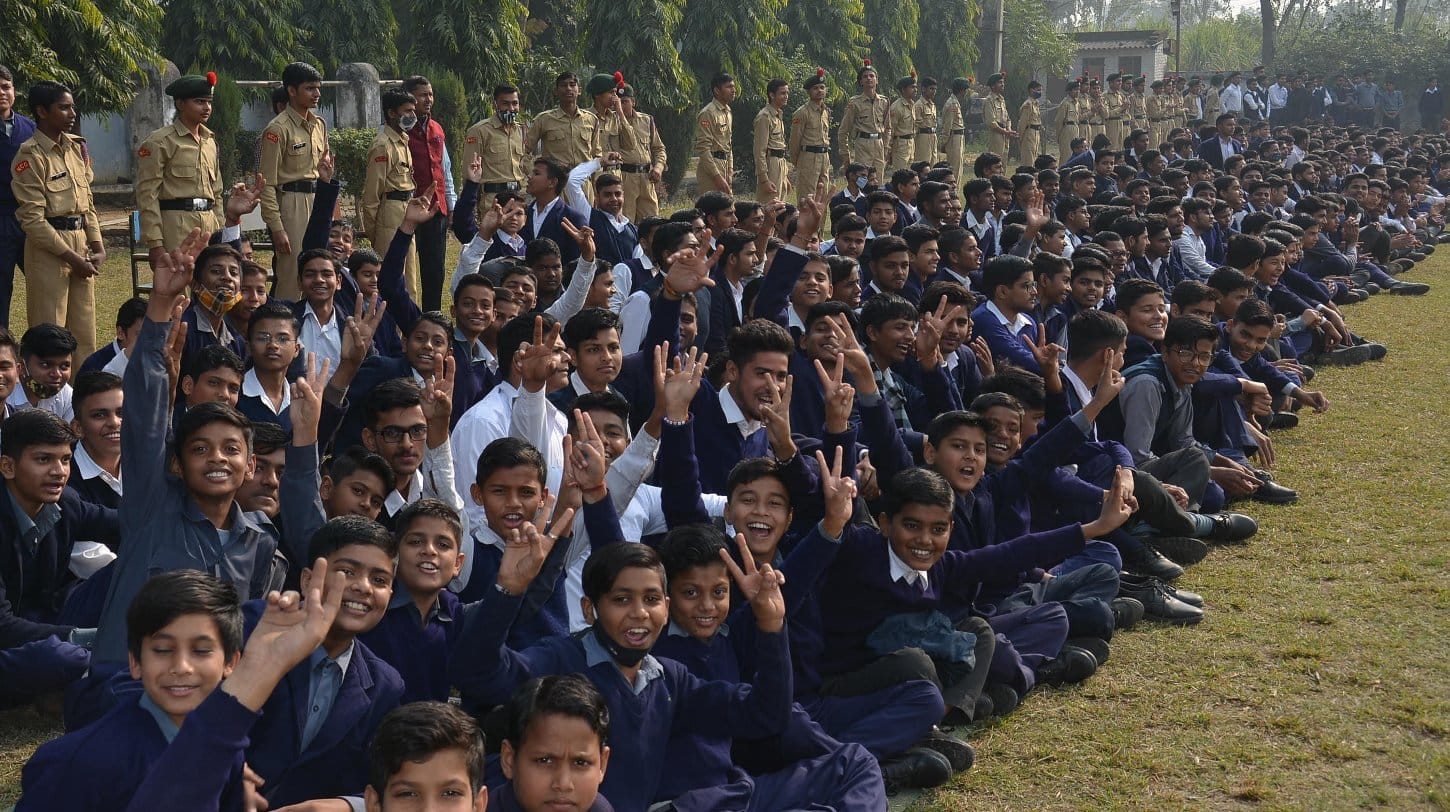 क्षेत्रीय एथलेटिक्स प्रतियोगिता के शुभारंभ पर दर्शक दीर्घा में बैठे विद्यार्थी। क्षेत्रीय एथलेटिक्स प्रतियोगिता के शुभारंभ पर दर्शक दीर्घा में बैठे विद्यार्थी।