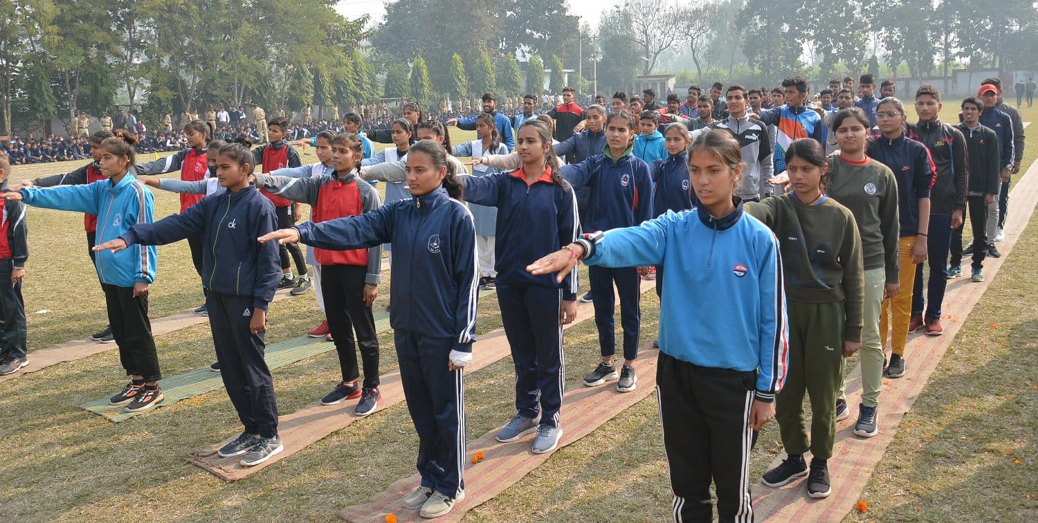 क्षेत्रीय एथलेटिक्स प्रतियोगिता में शपथ लेते प्रतिभागी खिलाडी। क्षेत्रीय एथलेटिक्स प्रतियोगिता में शपथ लेते प्रतिभागी खिलाडी।