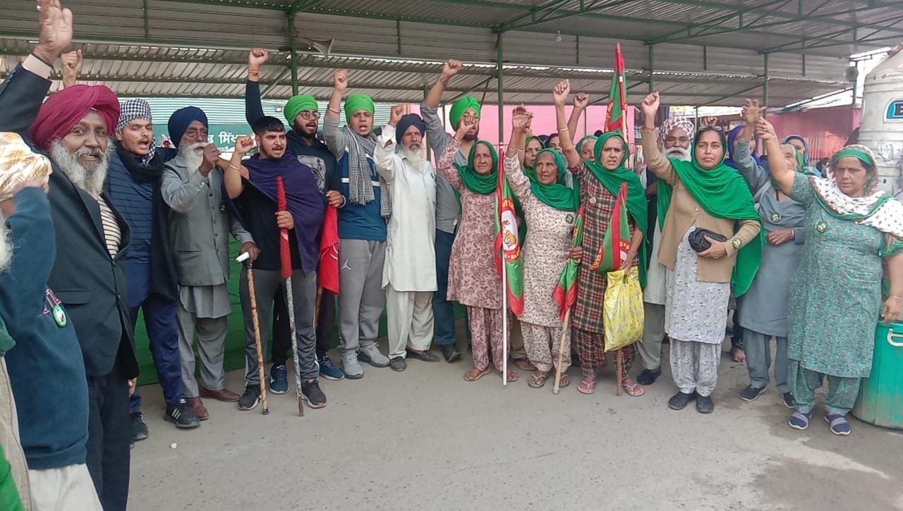 कुंडली बॉर्डर पर पहुंचकर सरकार से अन्य मांगों को जल्द पूरा करने की मांग करते किसान। संवाद कुंडली बॉर्डर पर पहुंचकर सरकार से अन्य मांगों को जल्द पूरा करने की मांग करते किसान। संवाद