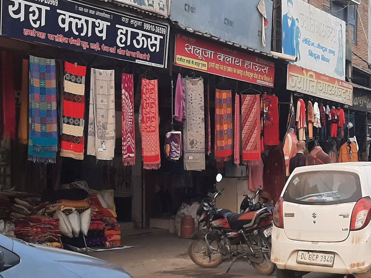 समालखा। समालखा में दुकानदारों द्वारा अधिकारियों व नमा कर्मियों के जाने के बाद फिर से सामान रखा ब? समालखा। समालखा में दुकानदारों द्वारा अधिकारियों व नमा कर्मियों के जाने के बाद फिर से सामान रखा ब?