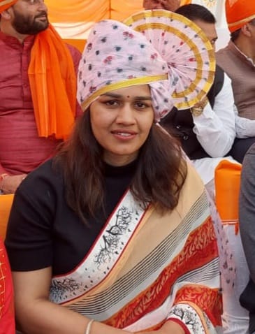 बागपत के बड़ौत में हुए दंगल के समापन में पहुंची पहवान बबीता फोगाट।