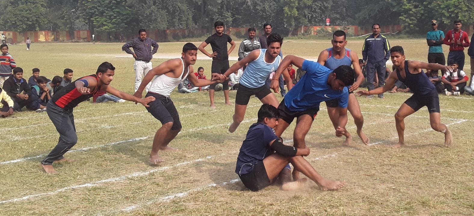 फतेहगढ़ स्थित स्टेडियम में कबड्डी खेलते खिलाड़ी। संवाद