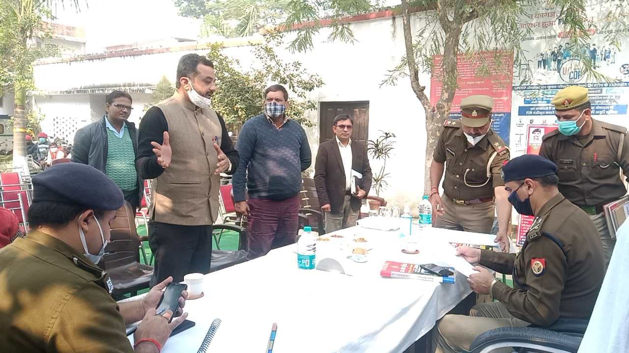 नागल थाने में समस्या सुनते एडीजी जोन राजीव सभरवाल नागल थाने में समस्या सुनते एडीजी जोन राजीव सभरवाल